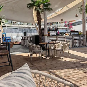 Aria Seaview Apartment