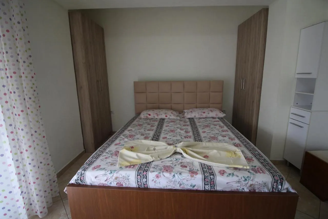 Mona'S Apartments Σαράντα